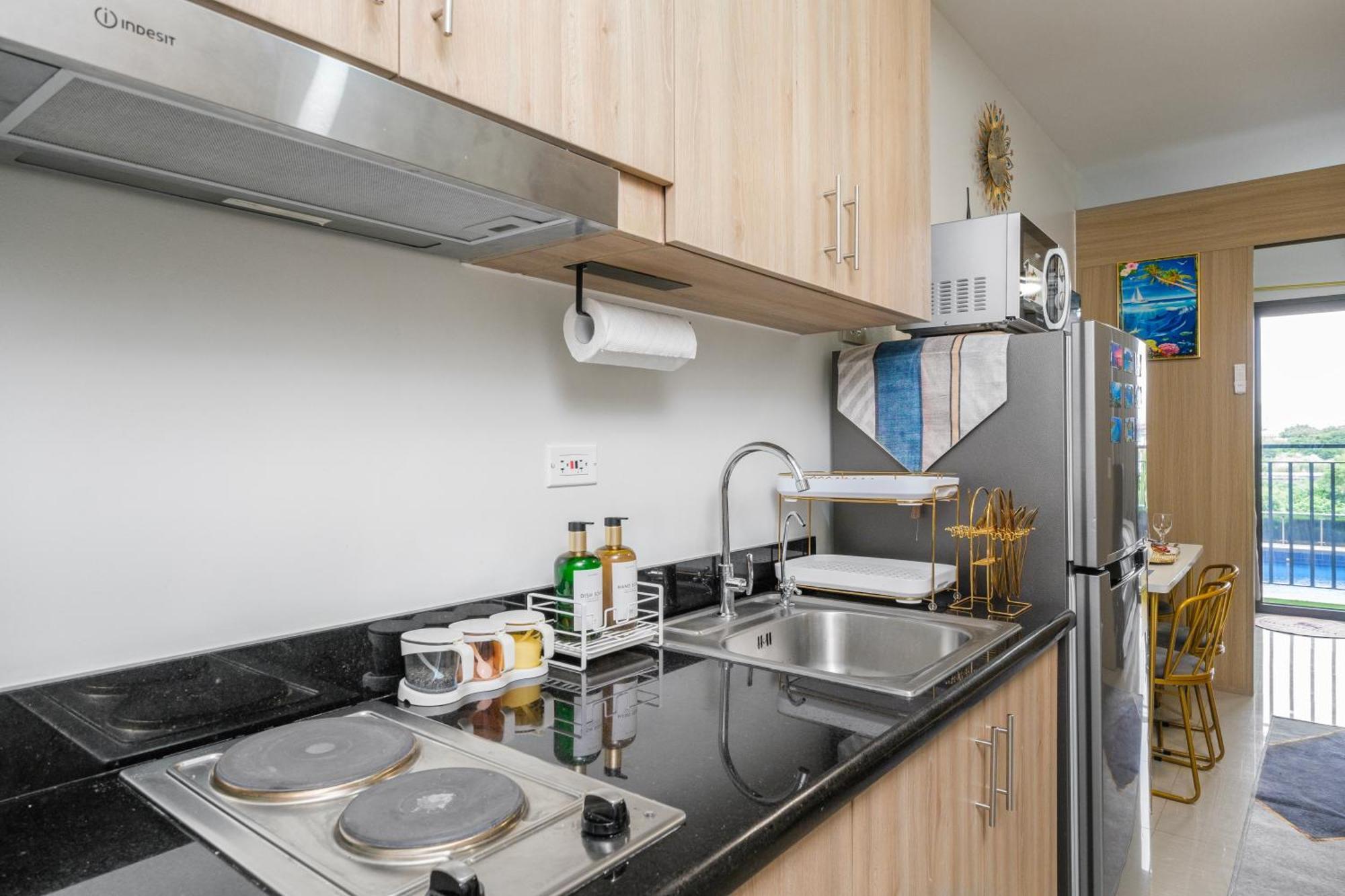 2 Side-by-side P00l Front Condos, 6 Beds, 2 Cr, 2 Kitchen For 10 Guests At Moa *