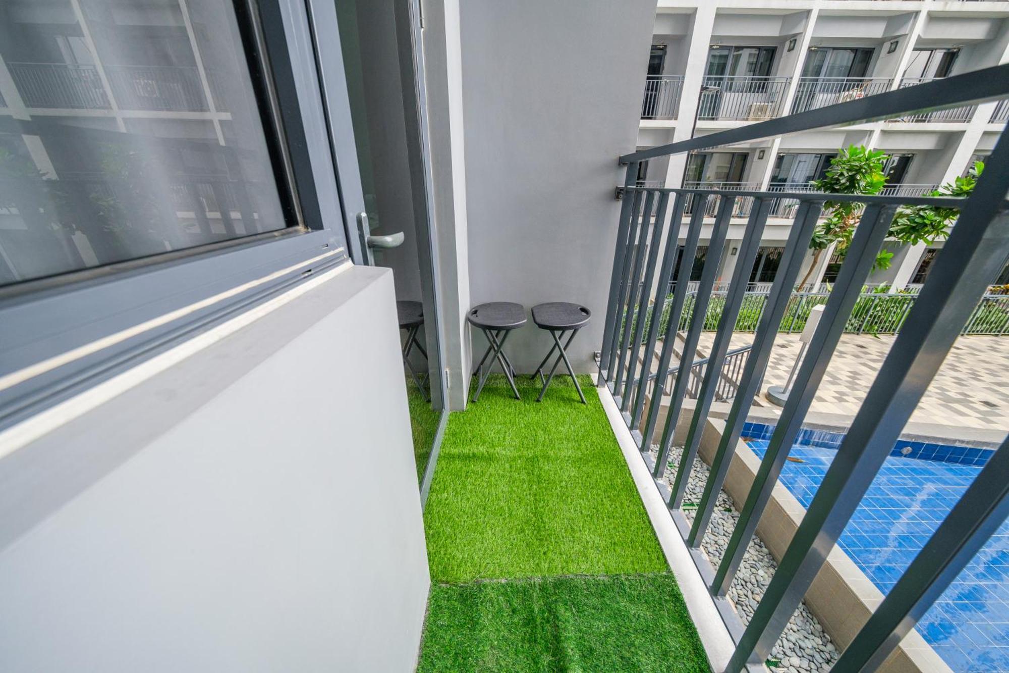 Apartment 2 Side-by-side P00l Front Condos, 6 Beds, 2 Cr, 2 Kitchen For 10 Guests At Moa Manila