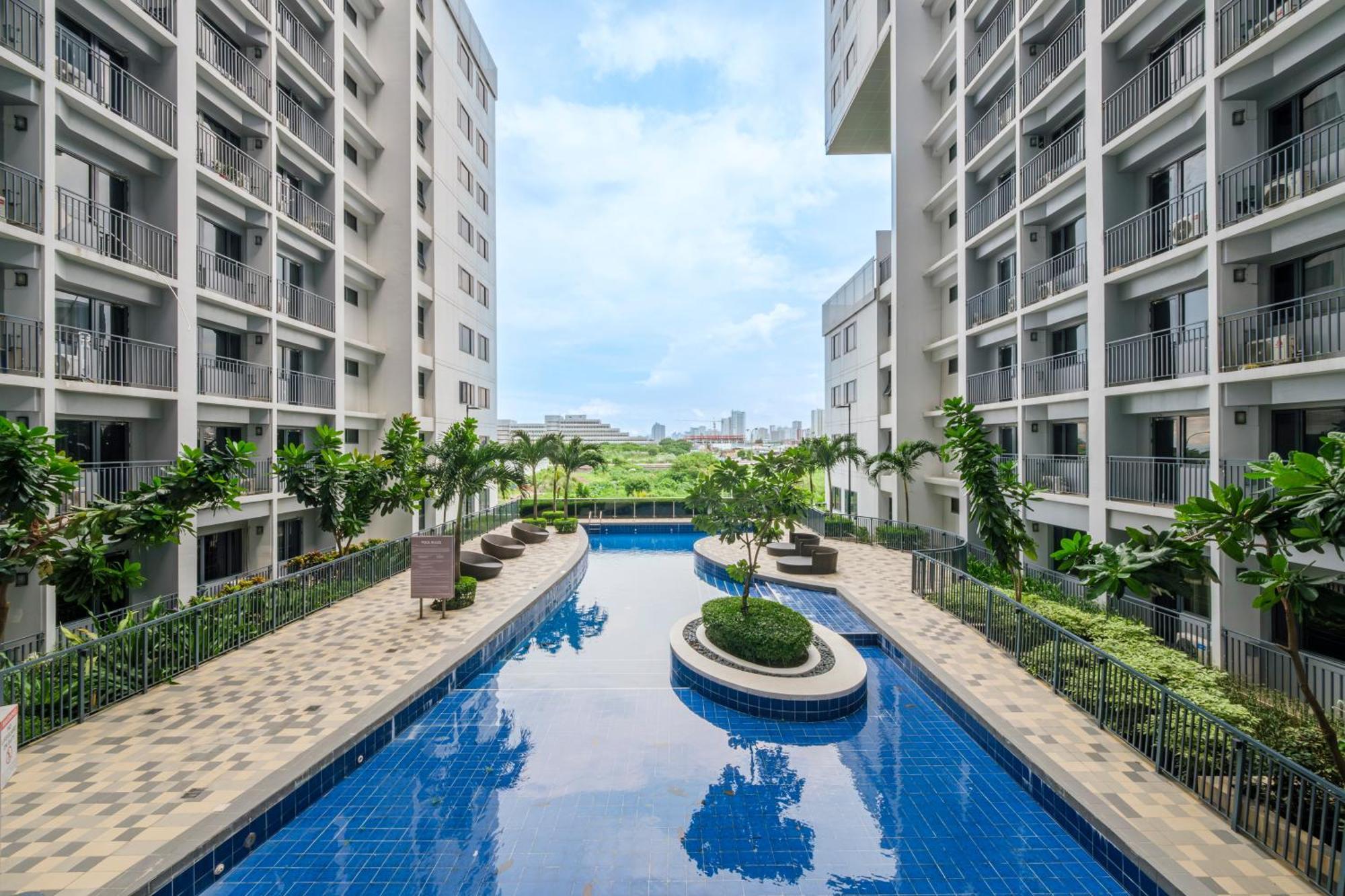 Apartment 2 Side-by-side P00l Front Condos, 6 Beds, 2 Cr, 2 Kitchen For 10 Guests At Moa Manila