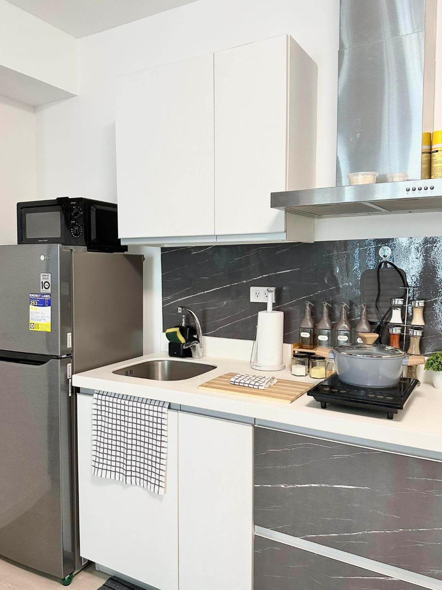Aparthotel Azure Beach Residences Staycation *