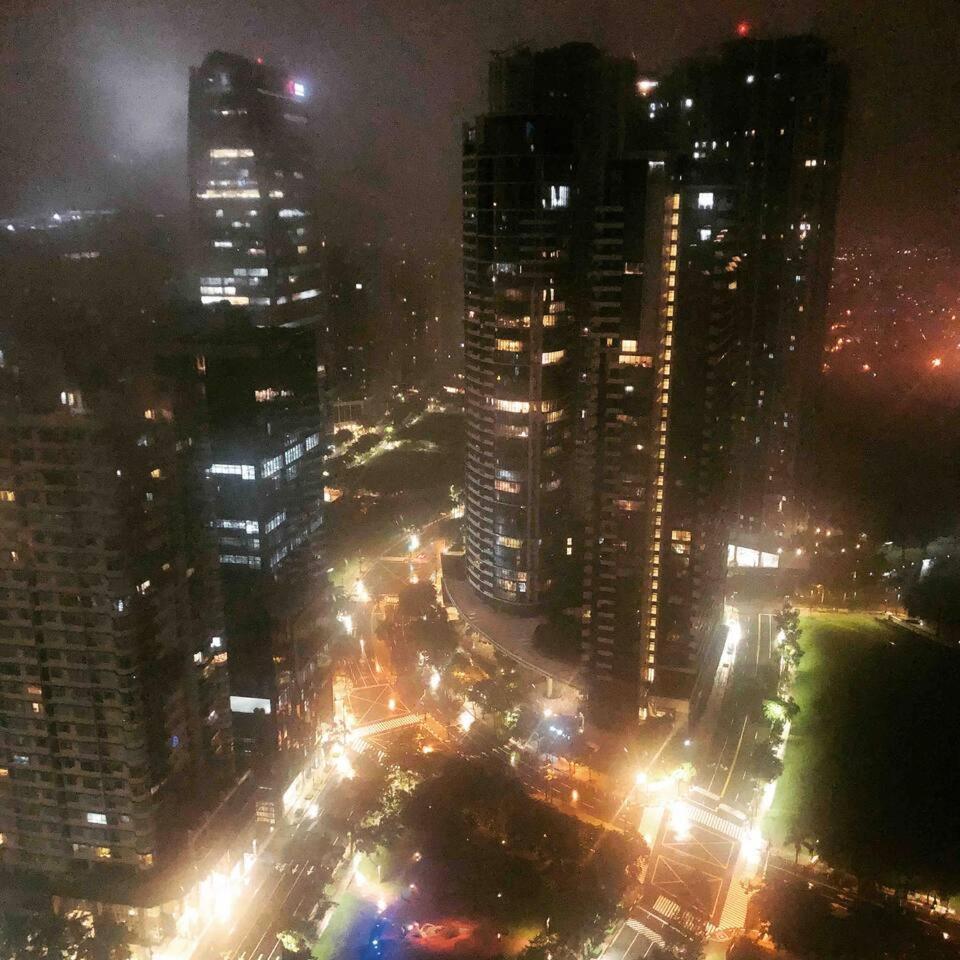 Posh, Modern 2br Loft, Spectacular View Bgc Apartment Manila