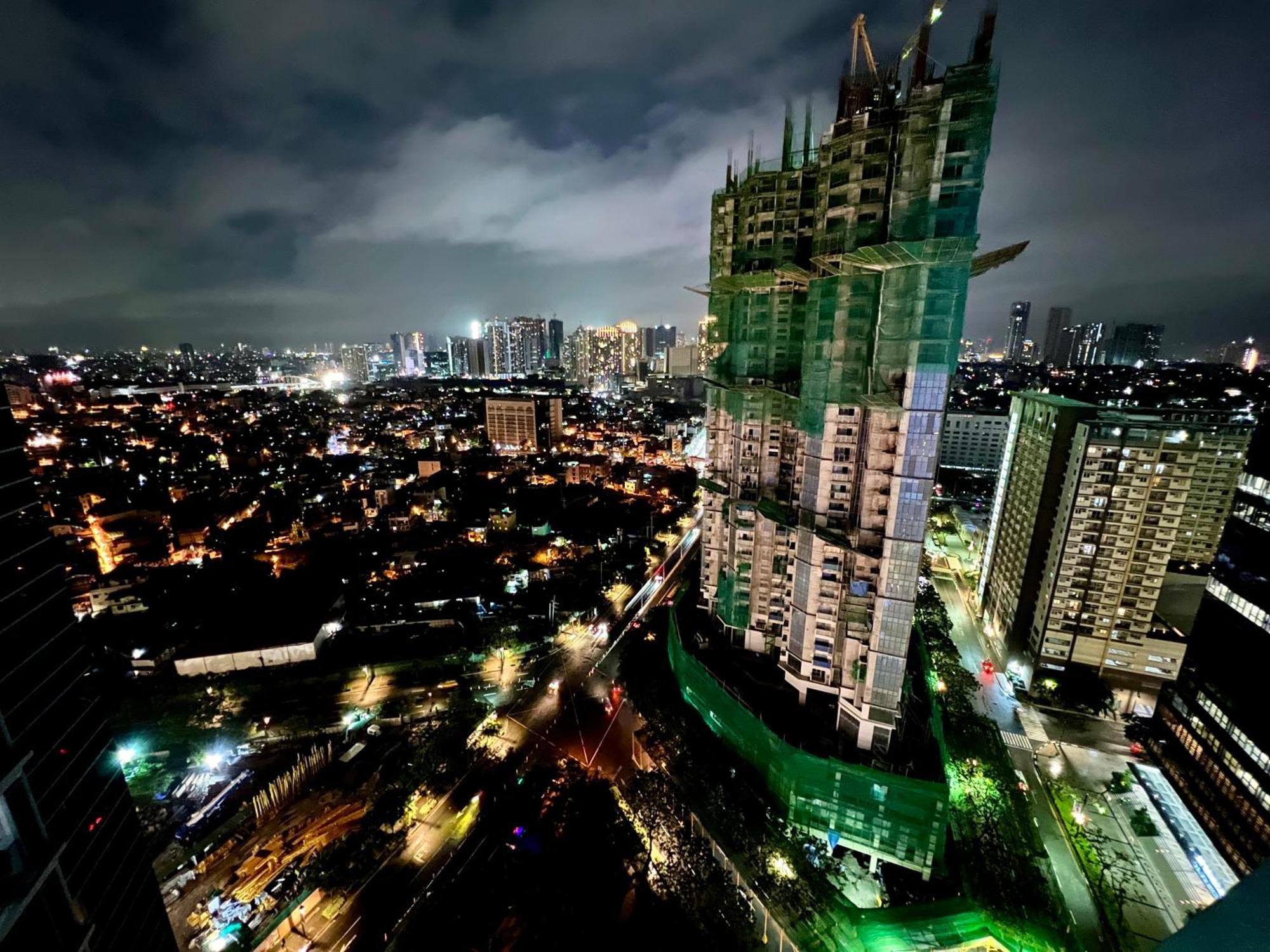 New & Modern Cozy 1br W/ Balcony@bgc, Wifi 300mbps *
