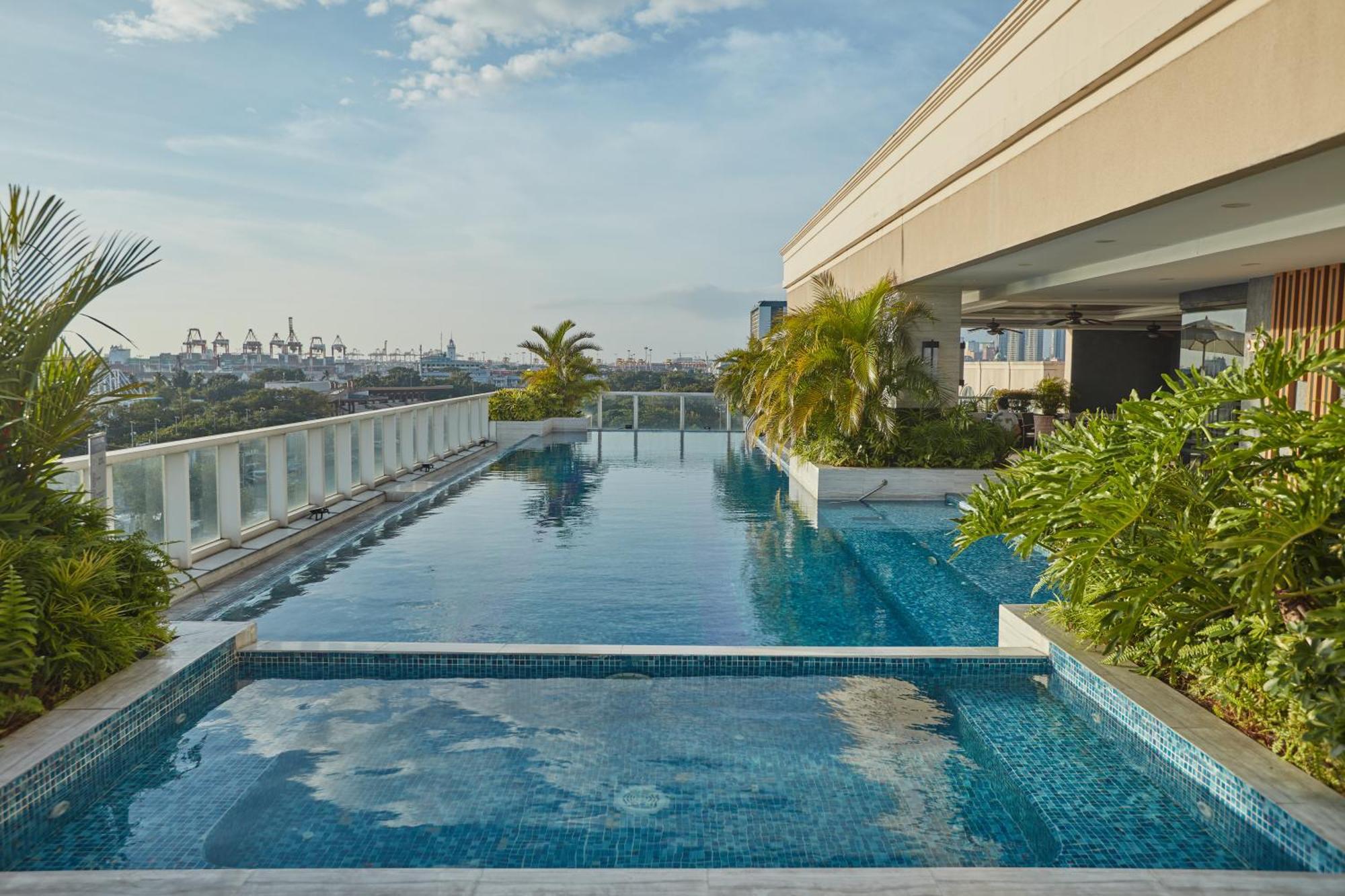 Rizal Park Hotel 5*