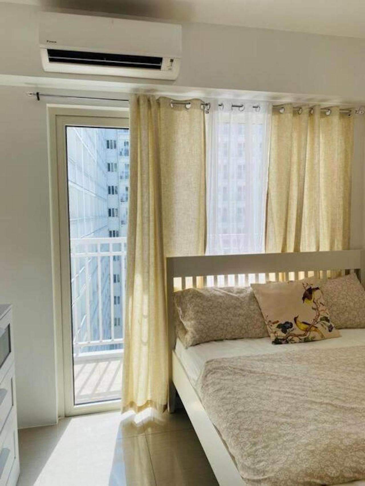 Apartment Dtravellers 2 At Shore 1 Tower C Manila
