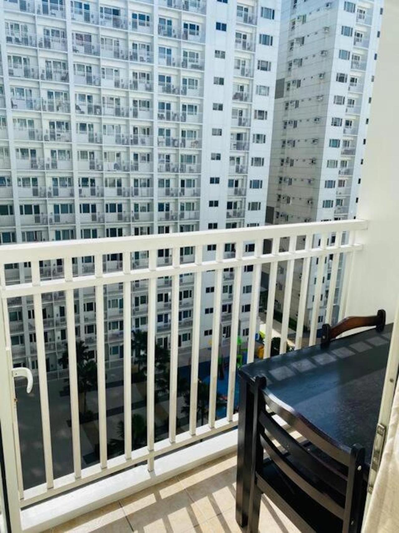 Dtravellers 2 At Shore 1 Tower C Apartment