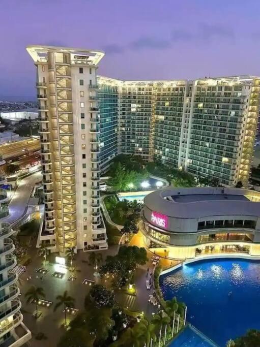 1br Club Pool View At Azure-maui Apartment Manila