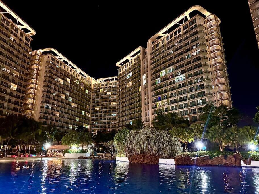 Apartment 1br Club Pool View At Azure-maui Manila