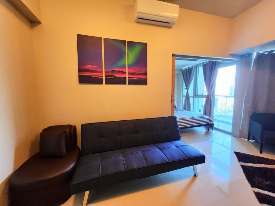 Bgc Spacious 1br Uptown Parksuites With Balcony View Apartment Manila