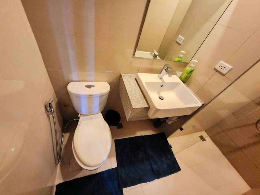 Bgc Spacious 1br Uptown Parksuites With Balcony View Manila