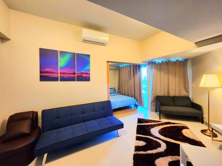 Bgc Spacious 1br Uptown Parksuites With Balcony View Apartment