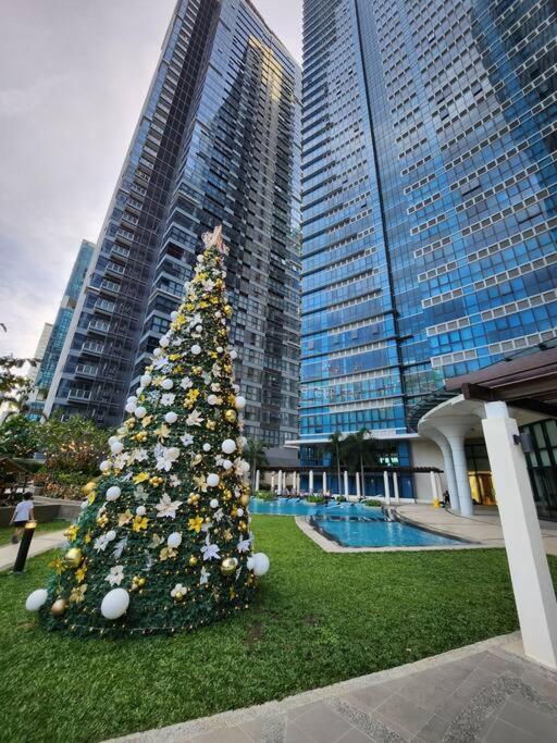 Bgc Spacious 1br Uptown Parksuites With Balcony View Apartment Manila