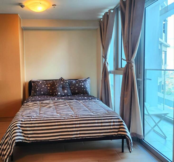 Bgc Spacious 1br Uptown Parksuites With Balcony View Manila