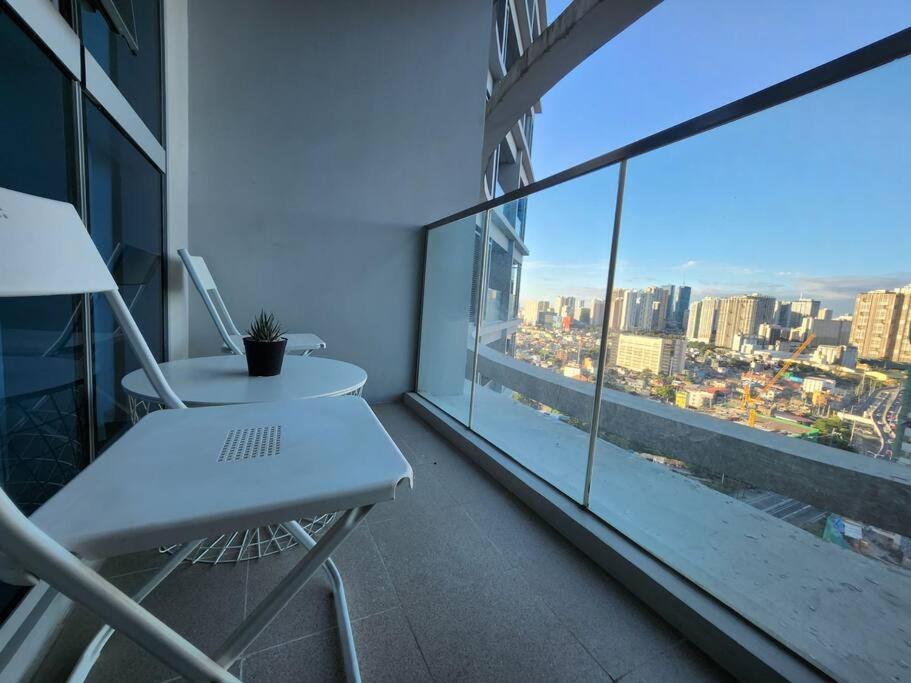 Apartment Bgc Spacious 1br Uptown Parksuites With Balcony View *