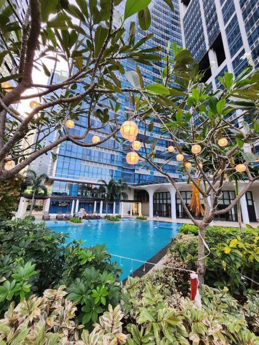 Apartment Bgc Spacious 1br Uptown Parksuites With Balcony View