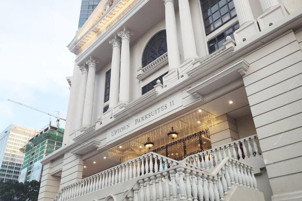 Bgc Spacious 1br Uptown Parksuites With Balcony View Apartment Manila