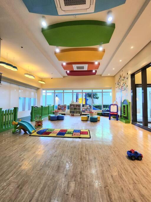 Bgc Spacious 1br Uptown Parksuites With Balcony View * Manila