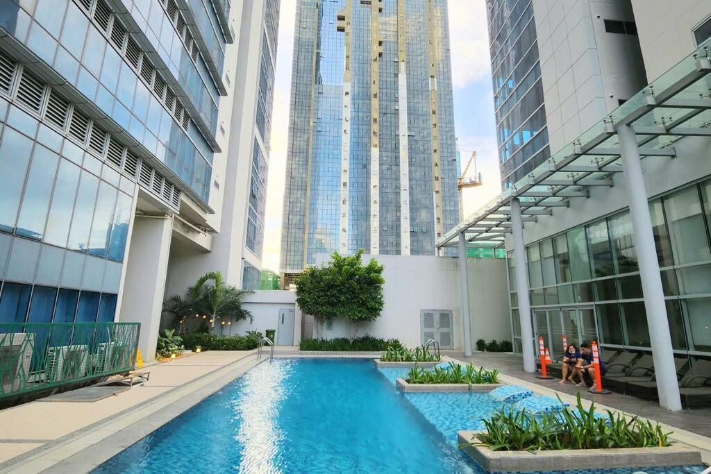 Bgc Spacious 1br Uptown Parksuites With Balcony View * Manila
