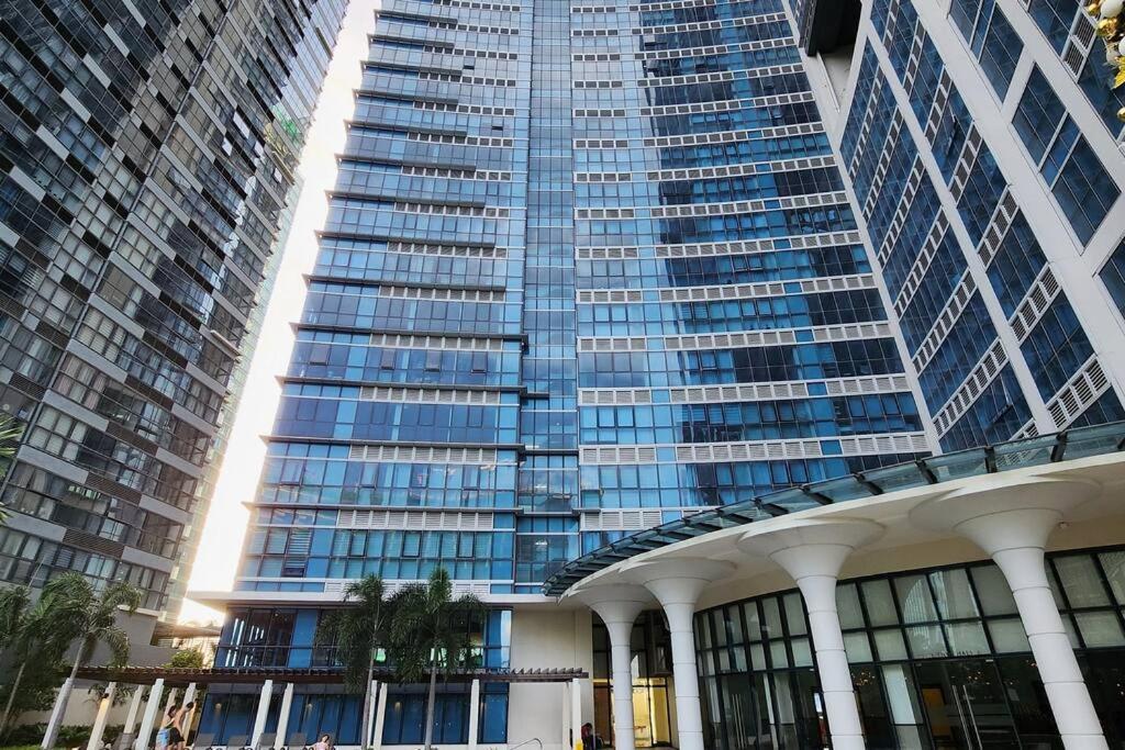 Apartment Bgc Spacious 1br Uptown Parksuites With Balcony View *