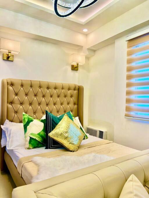 Near Airport Okada Moa W/ 60 Inch Smart Tv Apartment Manila