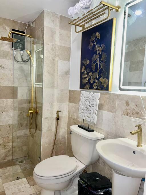 Near Airport Okada Moa W/ 60 Inch Smart Tv