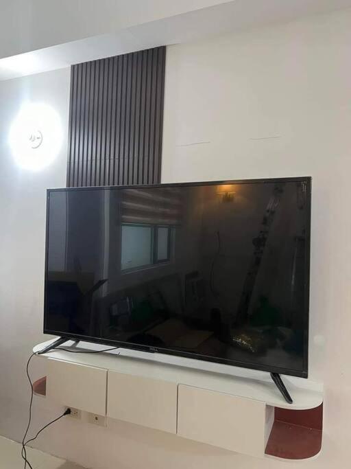 Near Airport Okada Moa W/ 60 Inch Smart Tv
