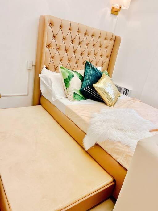 Near Airport Okada Moa W/ 60 Inch Smart Tv Apartment Manila