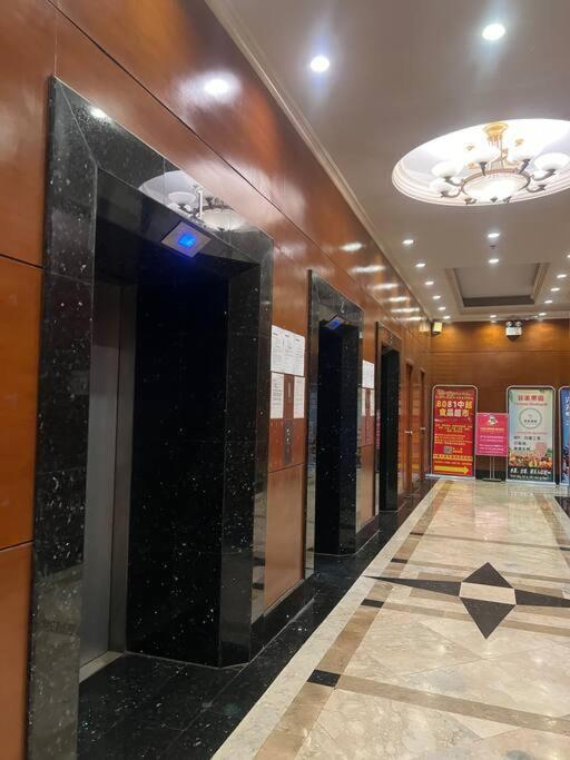 Near Airport Okada Moa W/ 60 Inch Smart Tv Apartment Manila