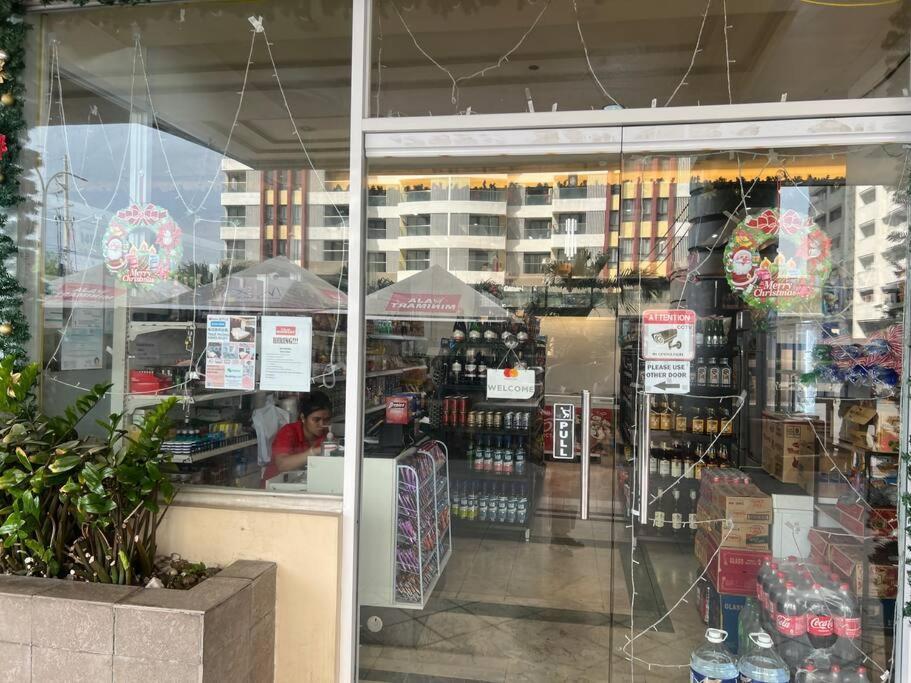 Apartment Near Airport Okada Moa W/ 60 Inch Smart Tv Manila