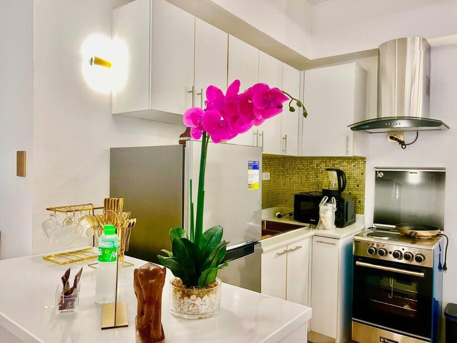 Near Airport Okada Moa W/ 60 Inch Smart Tv Manila