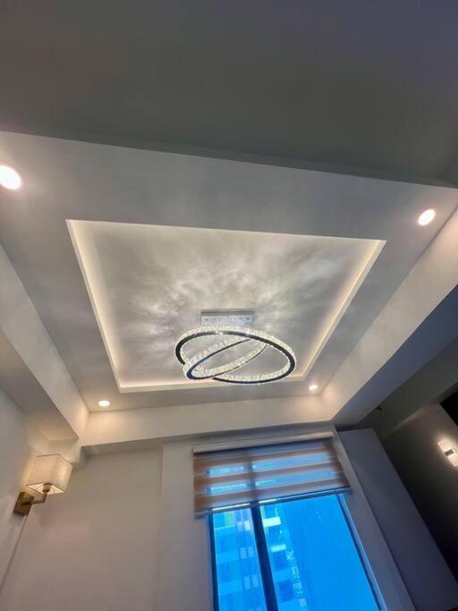Near Airport Okada Moa W/ 60 Inch Smart Tv Apartment *