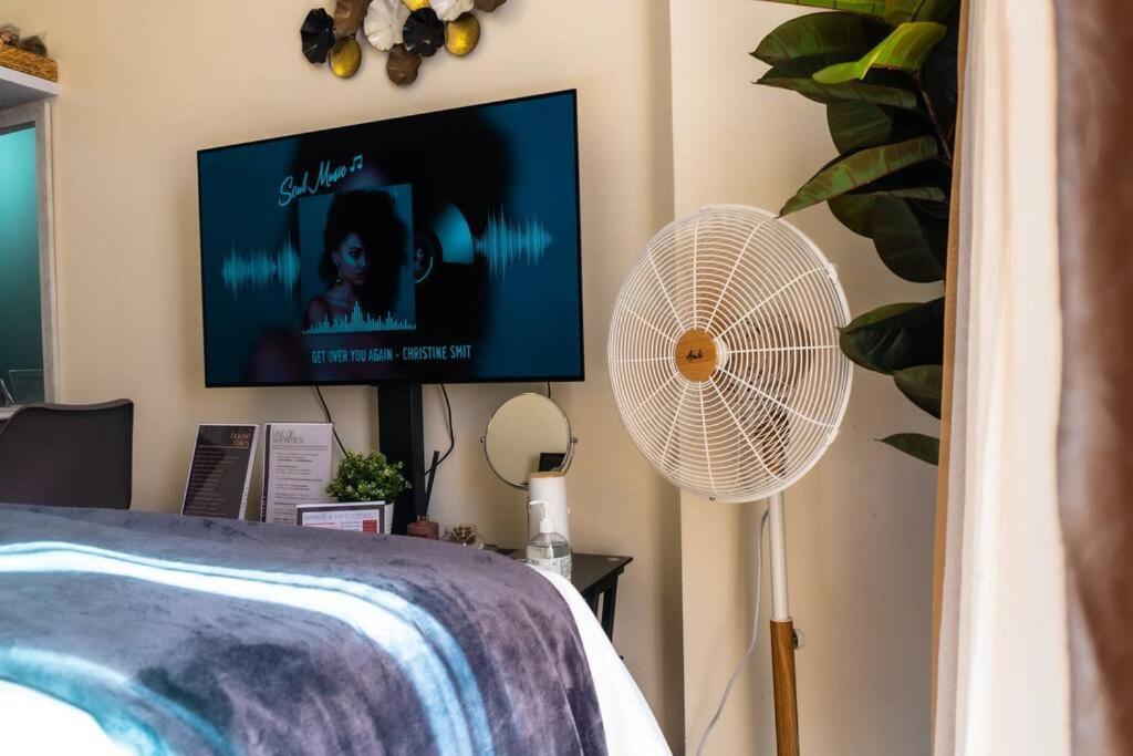 Luxury In Pasig Fastwifipoolsmartlock Apartamento