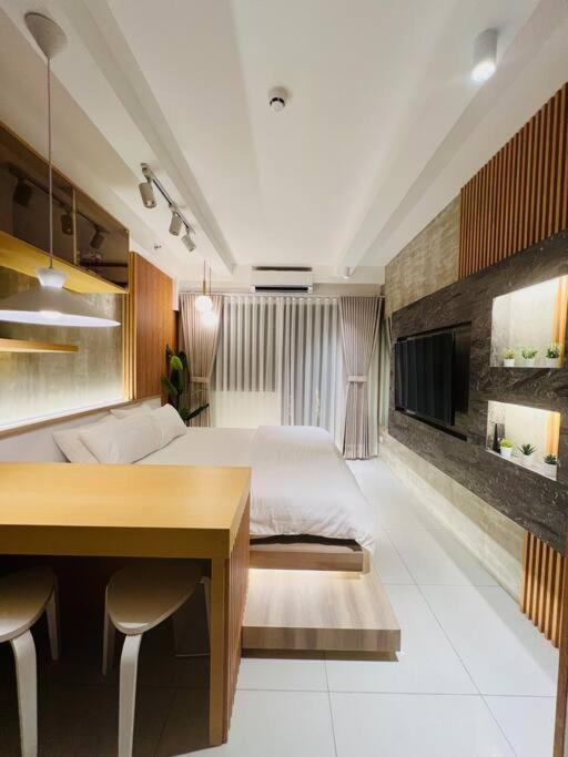 Muji-inspired Condotel At Shore 2 Wifi & Netflix