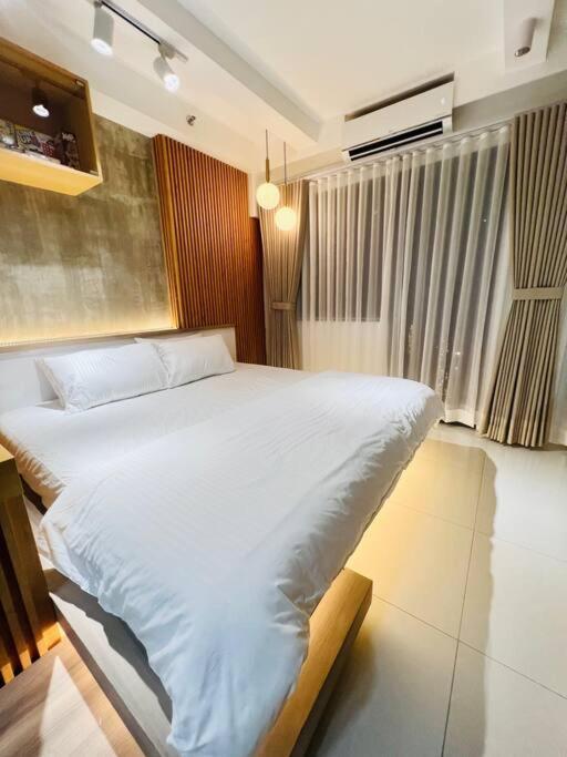 Muji-inspired Condotel At Shore 2 Wifi & Netflix Manila
