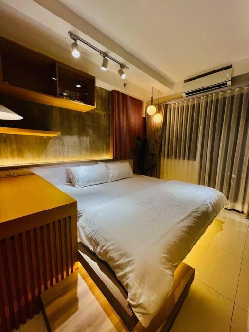 Muji-inspired Condotel At Shore 2 Wifi & Netflix Apartment
