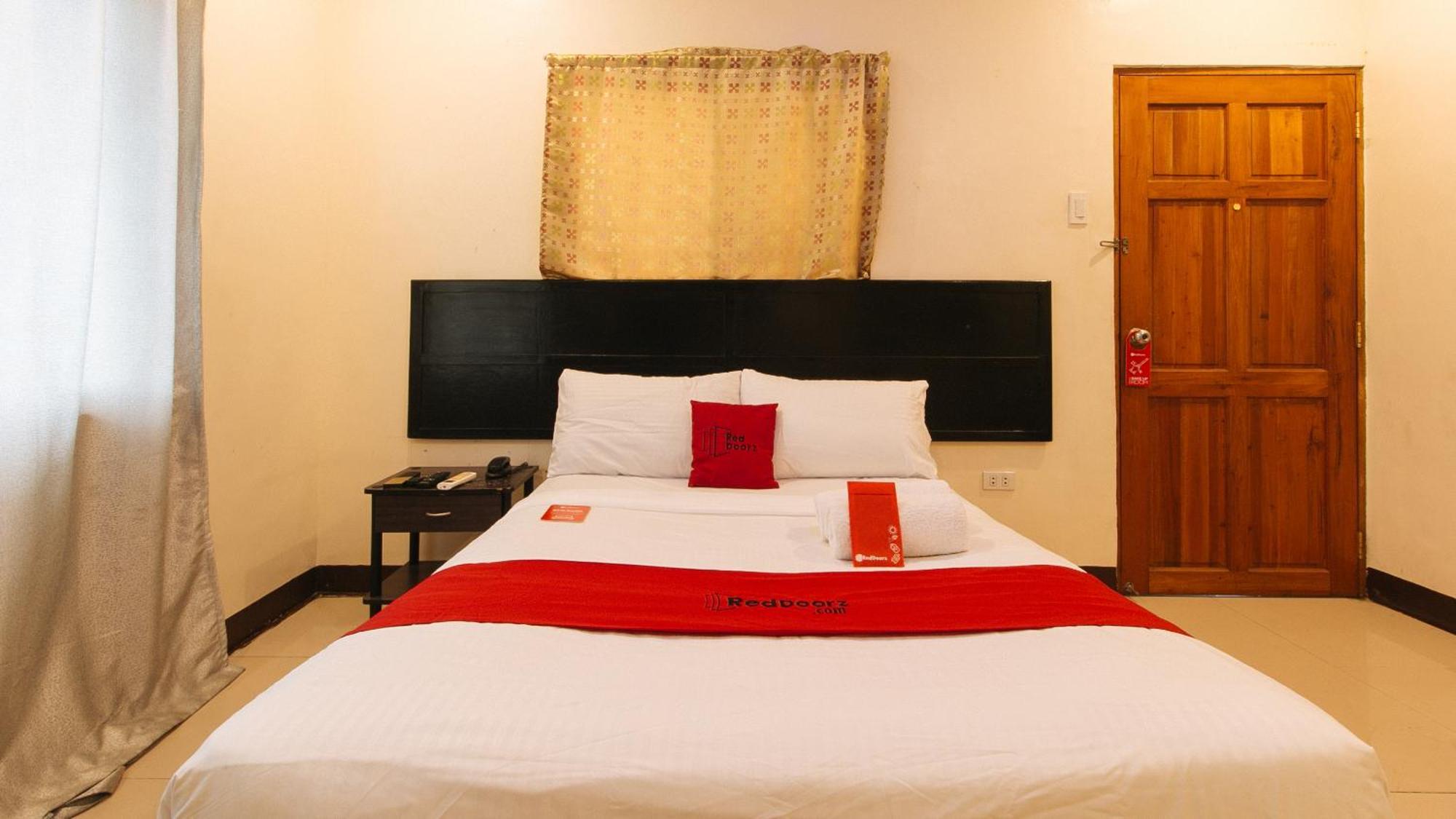 Reddoorz At V-cat Apartelle Sampaloc Manila