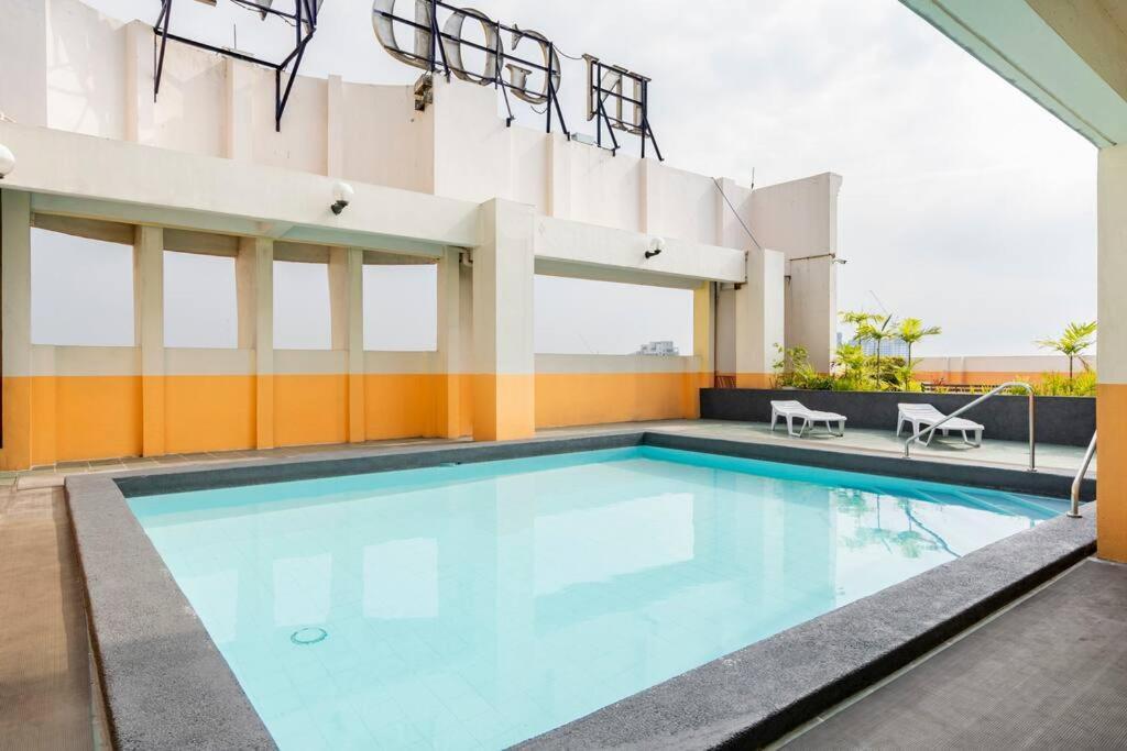 Apartment Pacific Regency, Type With Balcony Manila