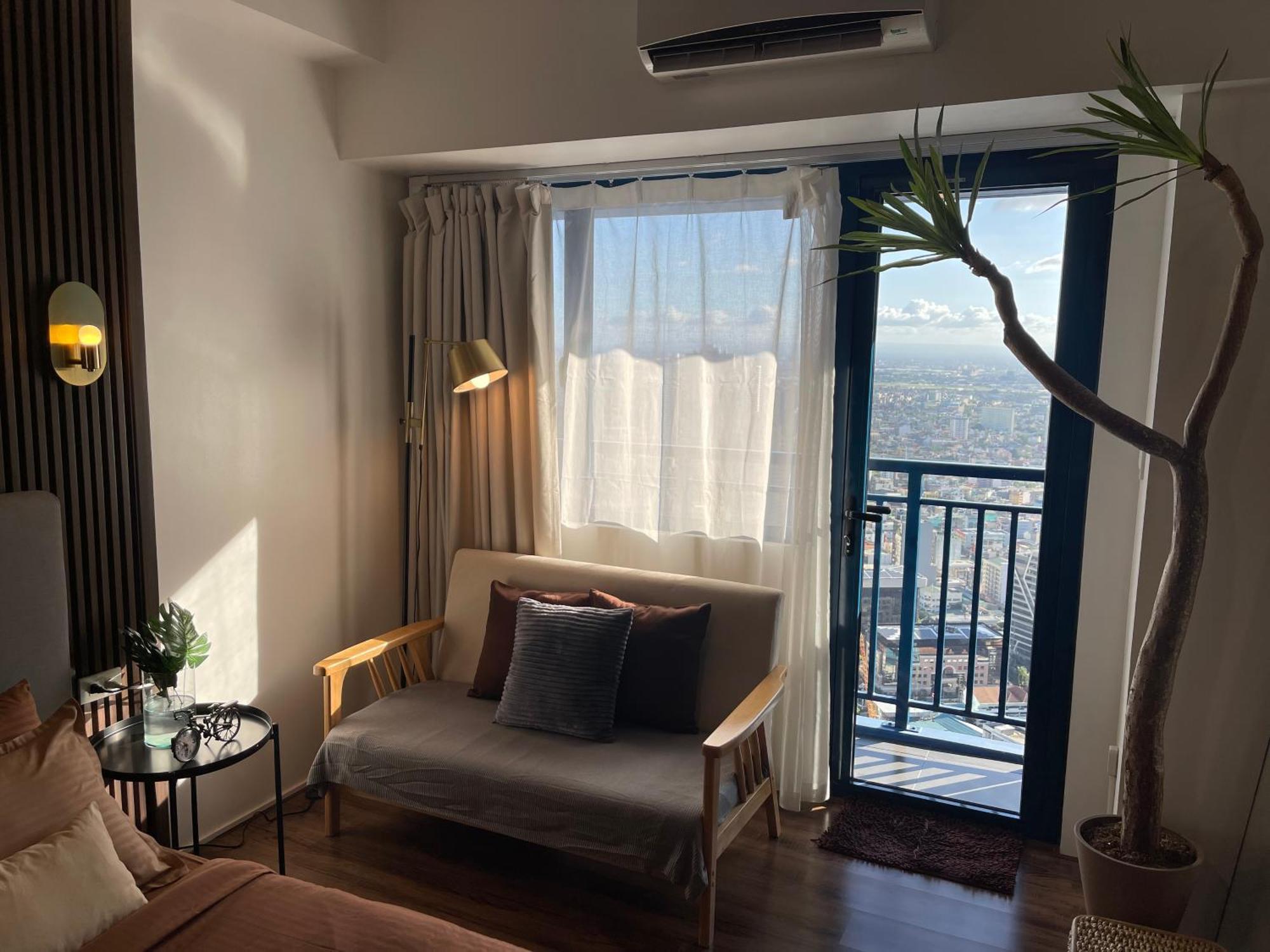 Muji-inspired Home-tel In The Heart Of Makati *