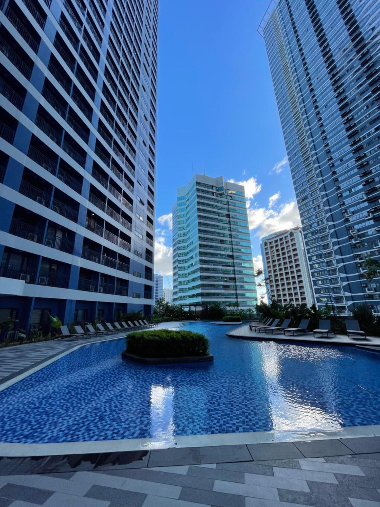 Apartment Muji-inspired Home-tel In The Heart Of Makati