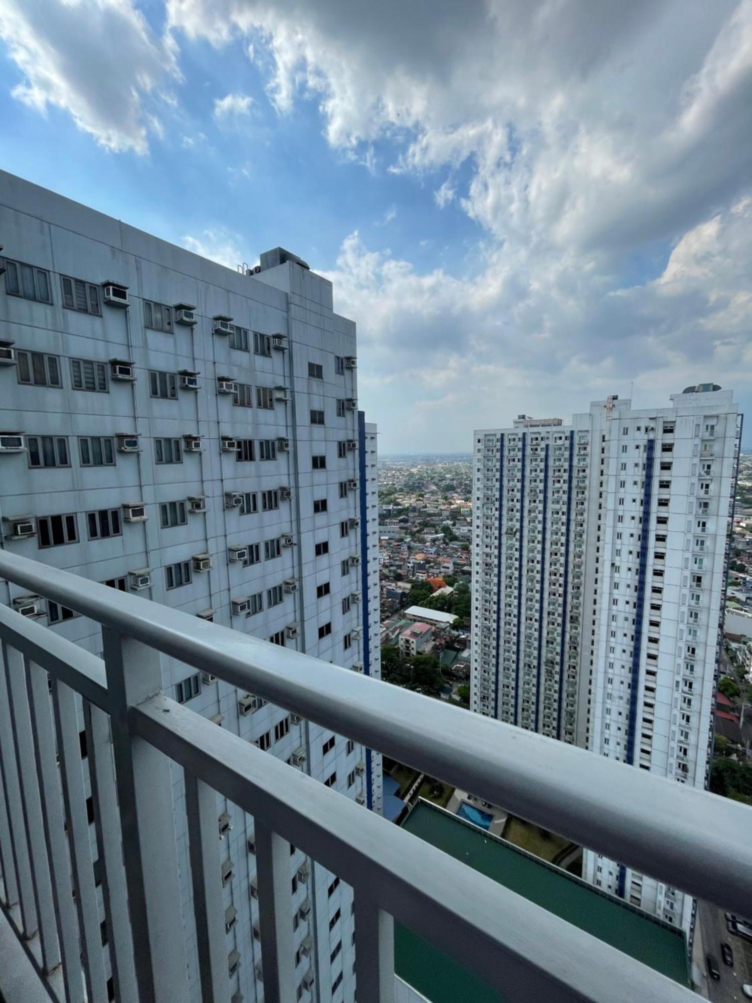Apartment A Premium In A Prime Location Connected To Sm North Edsa Mall And Walking Distance To Solaire And Casino And Trinoma Mall In Quezon *