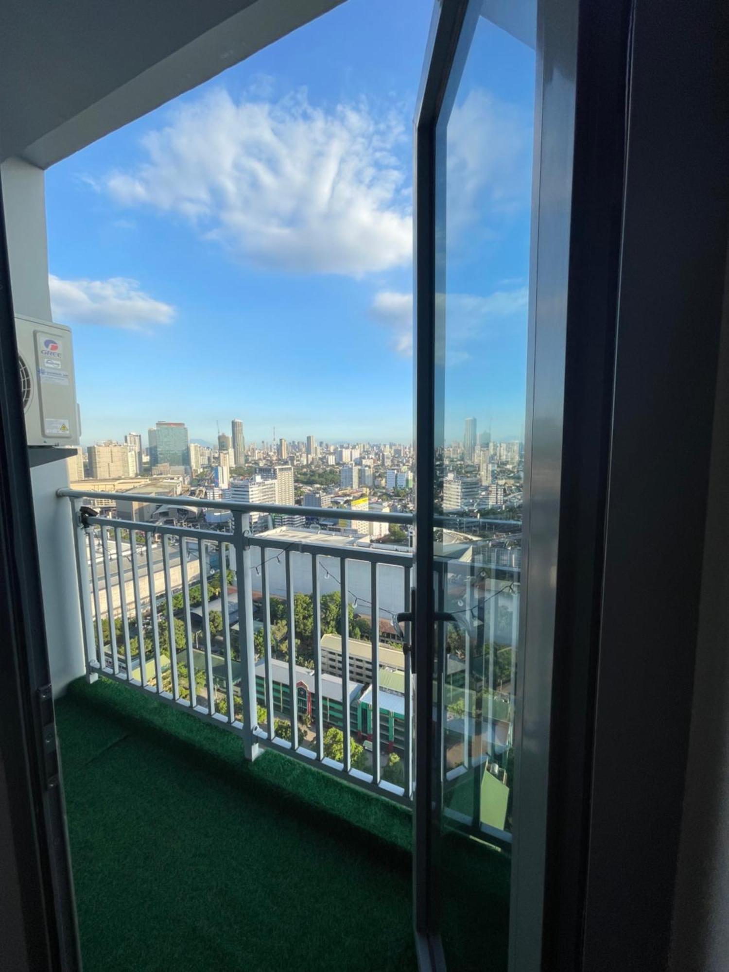 Apartment A Premium In A Prime Location Connected To Sm North Edsa Mall And Walking Distance To Solaire And Casino And Trinoma Mall In Quezon