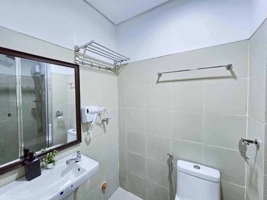 Apartment 1br Unit Condotel W Balcony Fame Residences -fm23 Manila