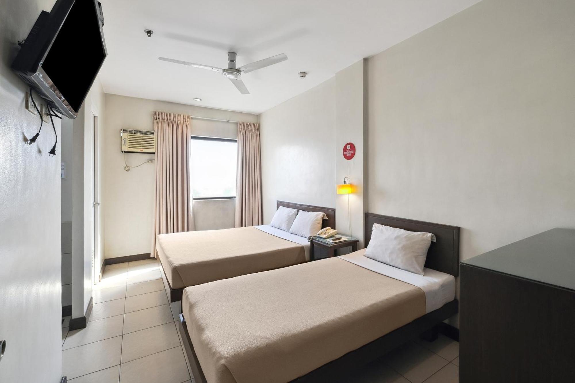 Governor Forbes - Center Hotel 3*