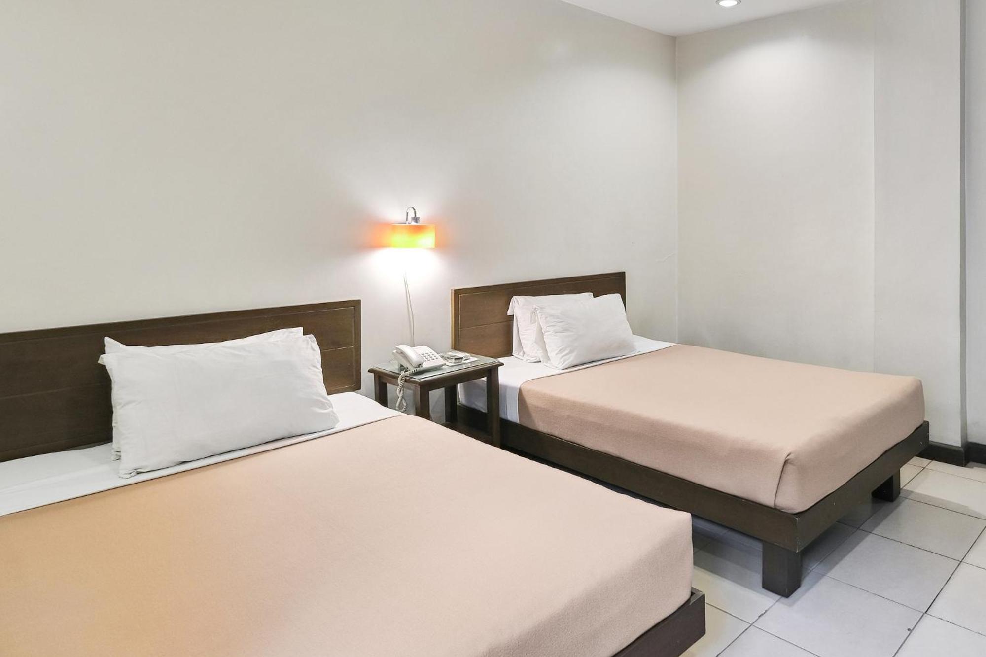 Governor Forbes - Center Hotel 3*