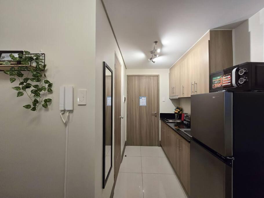 1br Unit Condotel W Balcony Fame Residences -fm39 * Manila