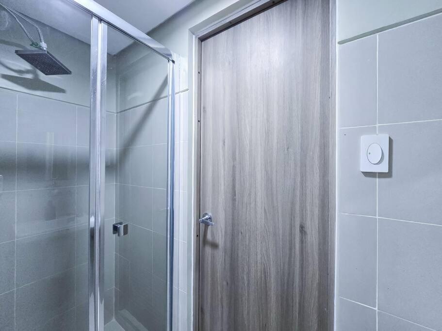 1br Unit Condotel W Balcony Fame Residences -fm39 * Manila