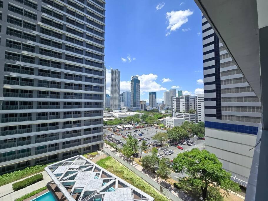 1br Unit Condotel W Balcony Fame Residences -fm39