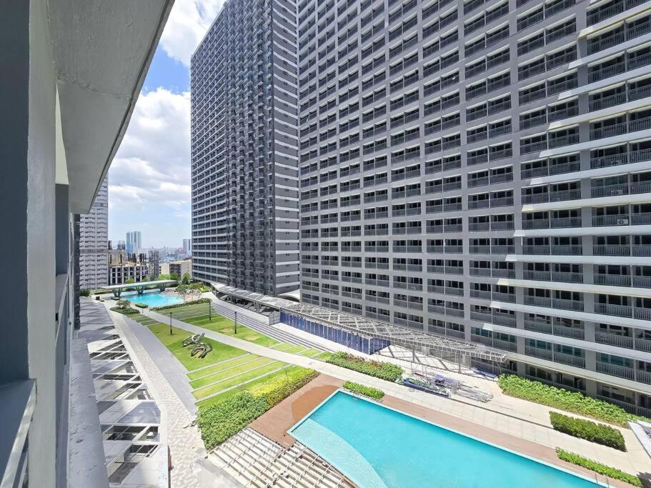 1br Unit Condotel W Balcony Fame Residences -fm39 Apartment Manila