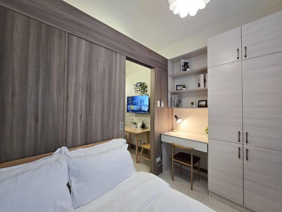 1br Unit Condotel W Balcony Fame Residences -fm39 * Manila