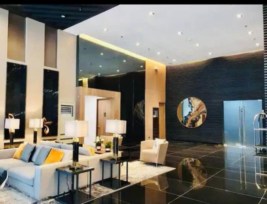 Air Residences - Elevate Escapes Makati, Location Aparthotel
