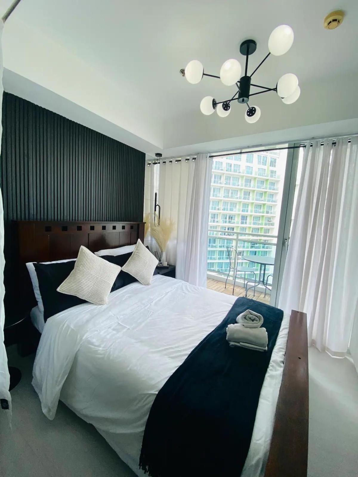 Azure Urban Residences By V'staycation Aparthotel